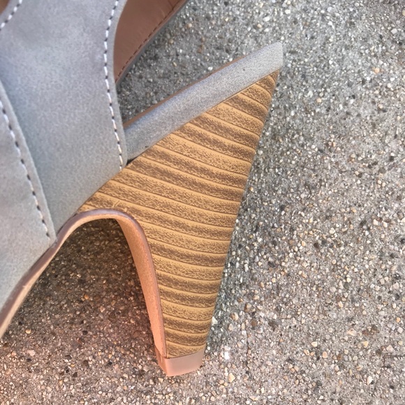 👽 LAST TWO 👽 grey peep toe w/ futuristic HEEL - Picture 3 of 4